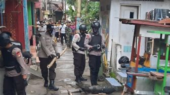 Benda Diduga Mortir di Cipinang Besar Dievakuasi Gegana ke Polda Metro