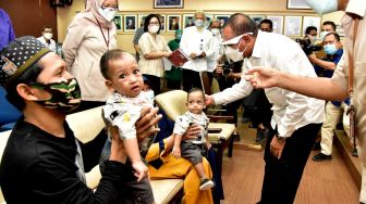 Jenguk Bayi Kembar Adam dan Aris, Gubsu Edy: Alhamdulillah