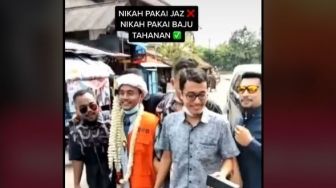 Viral Pria Menikah Pakai Baju Tahanan, Tulisan di Punggung Bikin Salfok