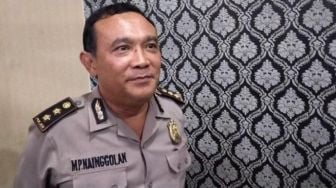 Polisi Buru Otak Pelaku Pembunuhan Guru SD di Toba