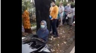 Viral Antrean Panjang Vaksinasi Covid Lansia, Publik Minta Solusi ke Satgas