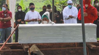 Teddy Syah Kenang Video Call Terakhir dengan Almarhum Rina Gunawan