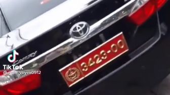 Wanita Pamer Mobil Berplat Dinas TNI, Kapuspen: Itu Pelat Bodong