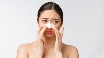7 Cara Menghilangkan Komedo di Hidung, Pilihan Sunscreen Ternyata Juga Penting