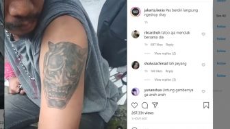 Sangar tapi Nyeleneh, Aksi Pria Pamer Tato Bikin Publik Ngakak