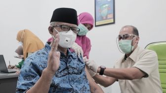 Divaksin, Haedar Nashir Ajak Warga Muhammadiyah Patuhi Program Vaksinasi