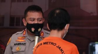 Selipkan Keris di Pinggang, Jurus Jimmy saat Cabuli Dua Sekretaris Bank