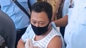 Viral, Kocaknya Pria Lamongan Ini Ketakutan Saat Akan Disuntik Vaksin