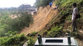 Akses Jalan ke Makam Sayid Abdurrahman, Paman Sunan Giri di Gresik Longsor