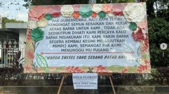 Warga Sulsel Patah Hati, Beri Karangan Bunga untuk Gubernur Nurdin Abdullah