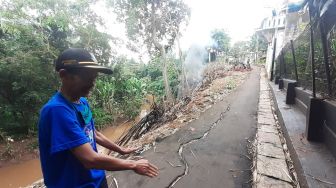 Jalan Retak, Warga Cirendeu Tangsel Waswas: Akses Jalan Bisa Terputus