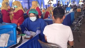 Ribuan Pekerja di Bekasi Ikut Vaksinasi Gotong Royong