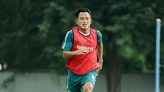 Tambah Amunisi, Persebaya Rekrut Striker Gaek Samsul Arif Munip