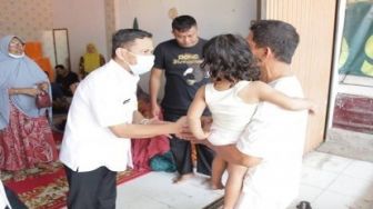 Gubernur Syamsuar Berikan Santunan Kepada Keluarga Kopda Dedi Irawan