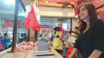 Awas Ketagihan Belanja di Penjual Ayam Cantik di Pasar Panorama Lembang