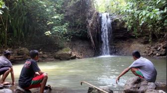 Air Terjun Batu Pengantin di Sragen Ini Masih Perawan Lho!