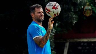 5 Hits Bola: 3 Alasan Simon McMenemy akan Kembali Latih Bhayangkara FC
