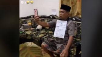 Perjuangan Seorang Guru Mengajar Daring, Sosok di Balik Layar Banjir Pujian