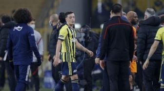 Mesut Ozil Bantah akan Banting Setir jadi Atlet eSports usai Dibekukan Fenerbahce