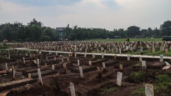 Makam Covid -19 di TPU Bambu Apus Penuh