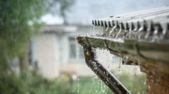5 Tips Mencegah Atap Rumah Bocor di Musim Hujan