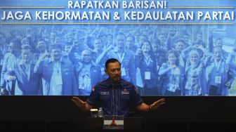 Ketua Umum Partai Demokrat Agus Harimurti Yudhoyono (AHY) membuka rapat pimpinan (Rapim) Dewan Pimpinan Pusat Partai Demokrat di kantor DPP Demokrat, Jakarta, Minggu (7/3/2021). [Suara.com/Angga Budhiyanto]