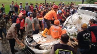 Pohon Tumbang Timpa Mobil di Pemalang, Empat Orang Tewas