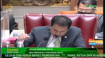 Tak Ada Palu Sidang, Pimpinan DPR Pakai Kepalan Tangan Buka Rapat Paripurna