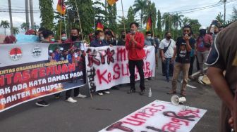 Demo Dugaan Korupsi Dana Covid-19 Sumbar, Massa Desak Kepala BPBD Dicopot