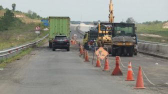 Tol Jakarta-Cikampek Macet Imbas Pekerjaan Rekonstruksi Jalan