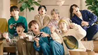 BTS Donasikan Pakaian MV "Life Goes On" Untuk Lelang Grammy Week