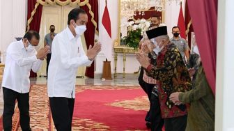 Ngabalin Beberkan Cerita di Balik Pertemuan Jokowi dan Amien Rais di Istana