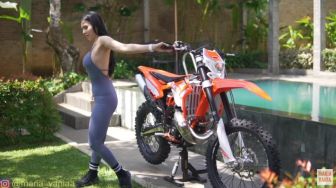 Tips ala Maria Vania agar Tak Mudah Capek Saat Bermotor, Awas Jangan Salfok