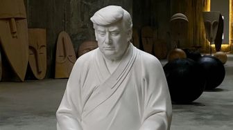 China Jual Patung Buddha Trump, Ternyata Banyak Peminatnya