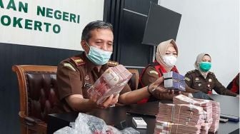 Duh! Kejari Sita Uang Rp470 Juta, Program JPS Kemenaker di Banyumas Dikorupsi