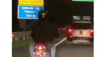 Viral Pengendara Sepeda Motor Masuk Jalan Tol Pasteur, Ini Kata Polisi