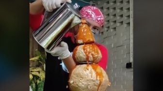 Viral! Tumpeng dari Bakso Berukuran Jumbo Ini Sungguh Menggoda Iman