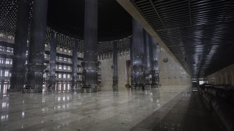 Suasana di Masjid Istiqlal, Jakarta, Kamis (11/3/2021). [Suara.com/Angga Budhiyanto]