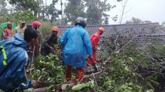 Angin Kencang Terjadi di Kabupaten Magelang, 35 Rumah Porak-Poranda