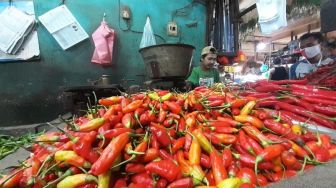 Harga Cabai Rawit di Pasar Serpong Makin Pedas, Pedagang: Barangnya Susah