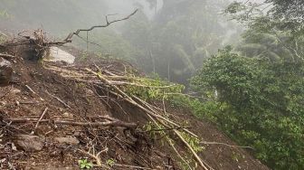 Lebih 2 Bulan Material Longsor Menutup Jalan di Pinrang, Belum Dibersihkan