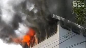 Kebakaran Gudang di Lebak Timur Surabaya, Warga Panik Menyelamatkan Diri