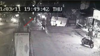 Detik-detik Pria Gantung Diri di Pondok Ungu Bekasi Terekam CCTV