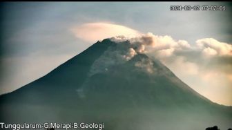 24 Jam Terakhir, Muncul 1 Kali Awan Panas dan 26 Kali Lava dari Merapi