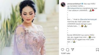 Berbalut Nuansa Ungu, KD Bahagia Diundang Aurel dan Mendadak Pesan Kebaya