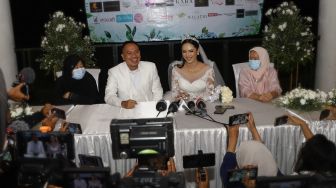 LIVE STREAMING: Suasana Pernikahan Vicky Prasetyo dan Kalina Oktarani