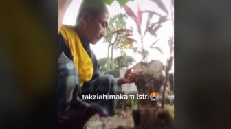 Suami Ziarah Makam Istri dengan Cara Tak Biasa, Publik: Lucu Tapi Menyentuh