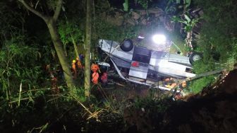 Kabarnya Mobil Rombongan Kru Adik Ruben Onsu Masuk Jurang