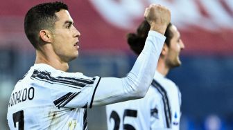 Bikin Hat-trick di Sardegna Arena, Paratici: Ronaldo akan Terus di Juventus