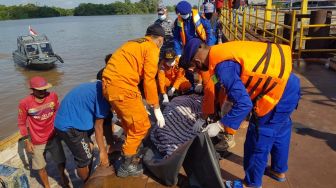 Kapal Tenggelam di Sungai Mahakam, Gastom Ditemukan 6 Km dari LKP